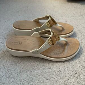 Crocs Women's White and Gold Sandals- Size 7- Like New